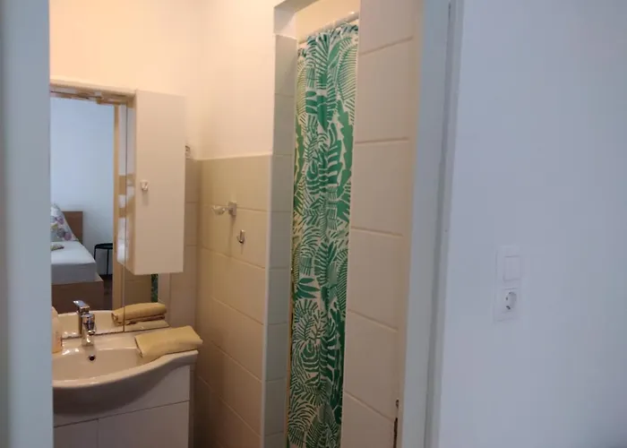 לינה וארוחת בוקר Adele