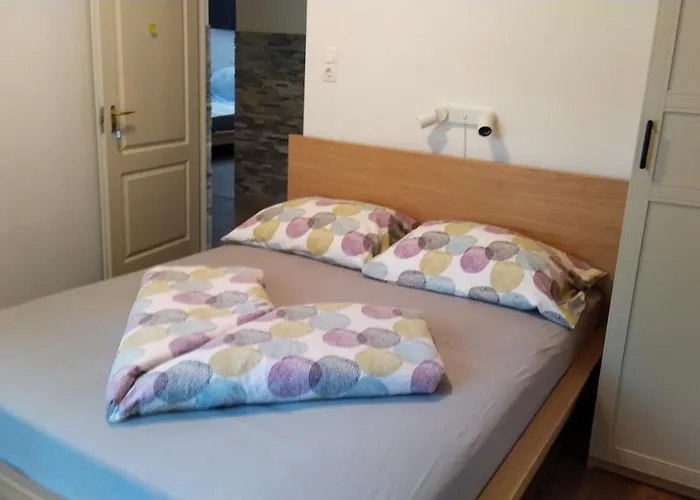 לינה וארוחת בוקר Adele *