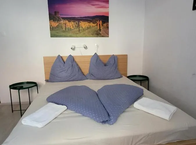 לינה וארוחת בוקר Adele שיופוק