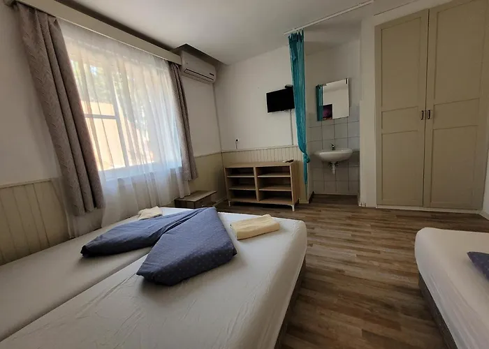 לינה וארוחת בוקר Adele שיופוק